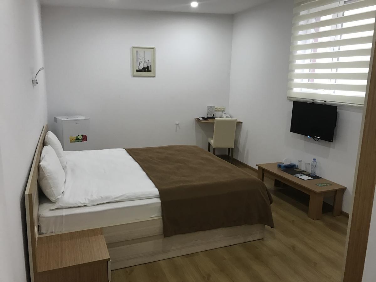 Hotel Marseille Batumi Luaran gambar