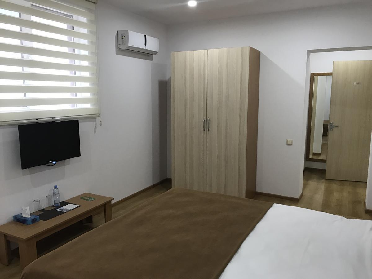 Hotel Marseille Batumi Luaran gambar