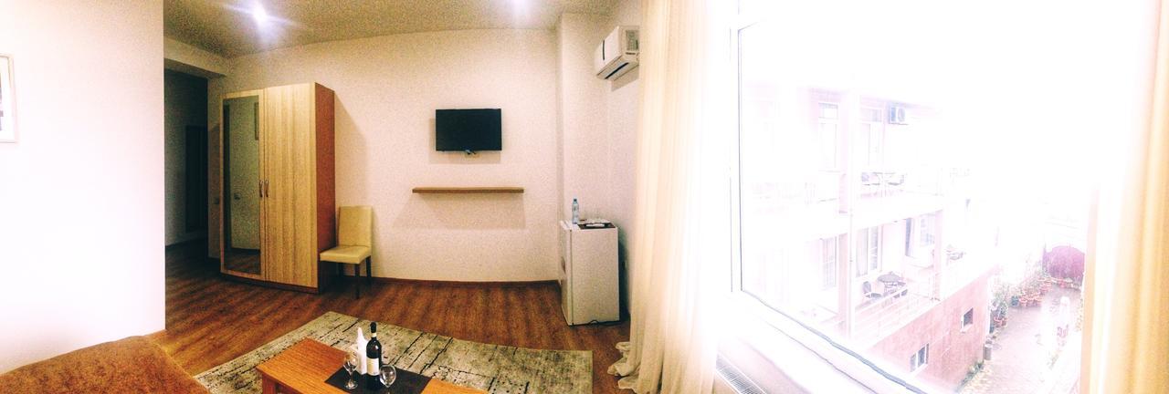 Hotel Marseille Batumi Luaran gambar
