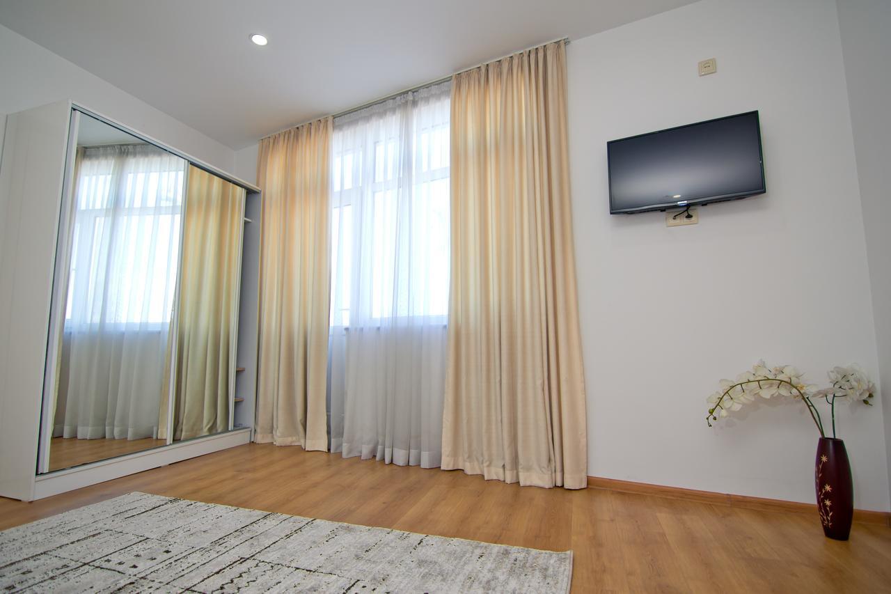 Hotel Marseille Batumi Luaran gambar