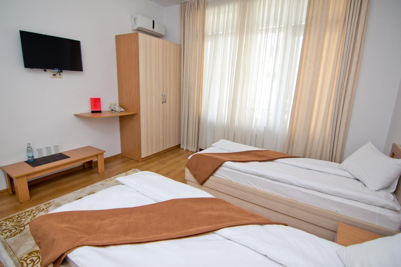 Hotel Marseille Batumi Luaran gambar